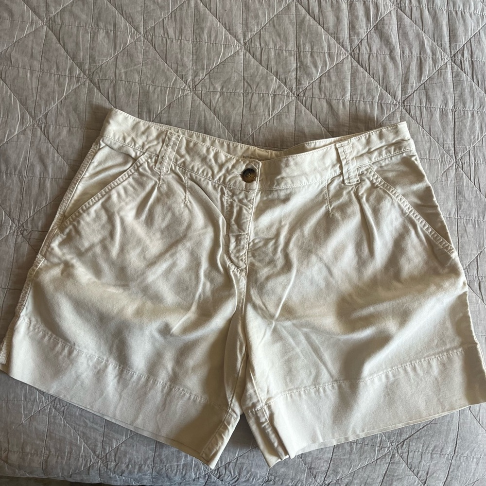 Burberry Cream Bermudas Classic Summer Style
